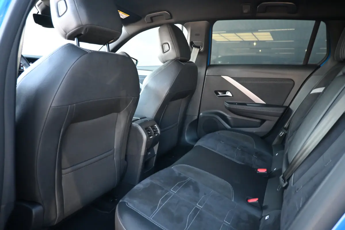 1.2 Turbo GS 130pk Automaat | Afn. Trekhaak | Elektr. Stoelen | Alcantara | 360 Camera | Keyless-Entry | Stuur/Stoelverwarming | !!