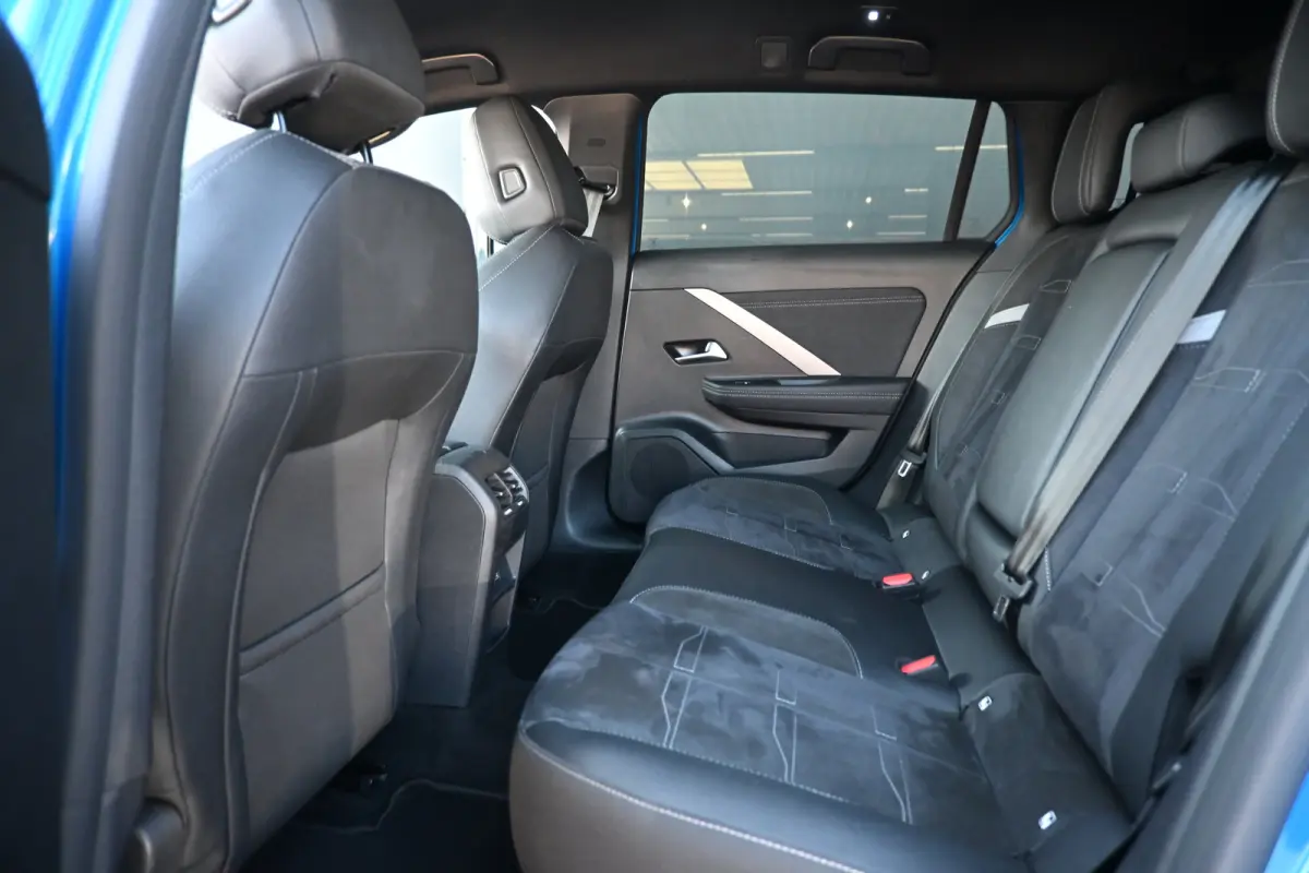 1.2 Turbo GS 130pk Automaat | Afn. Trekhaak | Elektr. Stoelen | Alcantara | 360 Camera | Keyless-Entry | Stuur/Stoelverwarming | !!