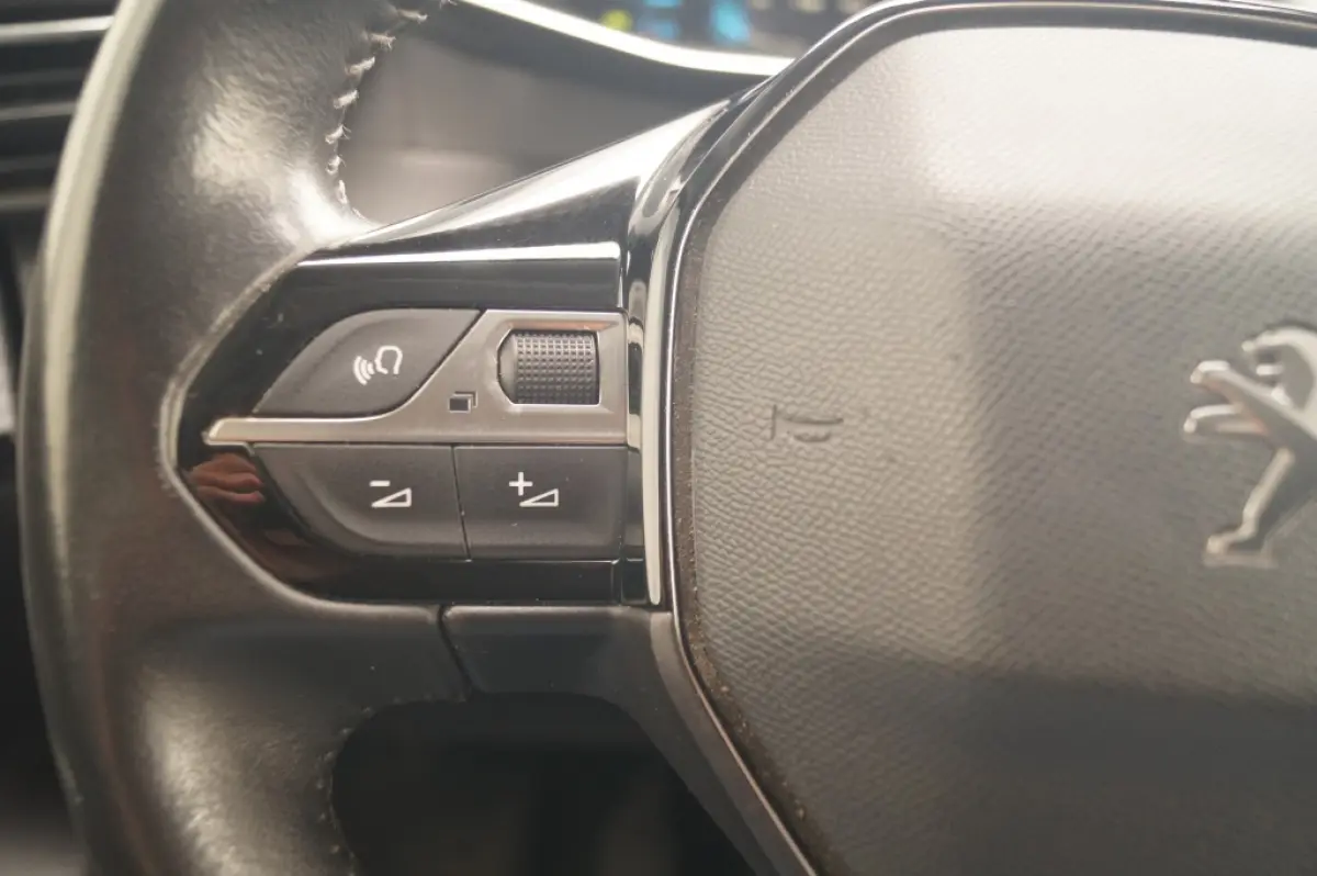 1.2 PureTech Allure -NAVI-ECC-CAM-TREKHAAK-PDC-