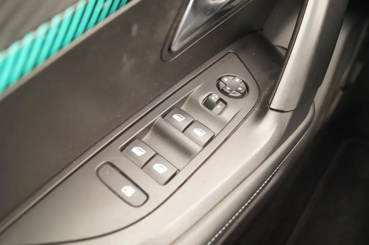 1.2 PureTech Allure -NAVI-ECC-CAM-TREKHAAK-PDC-