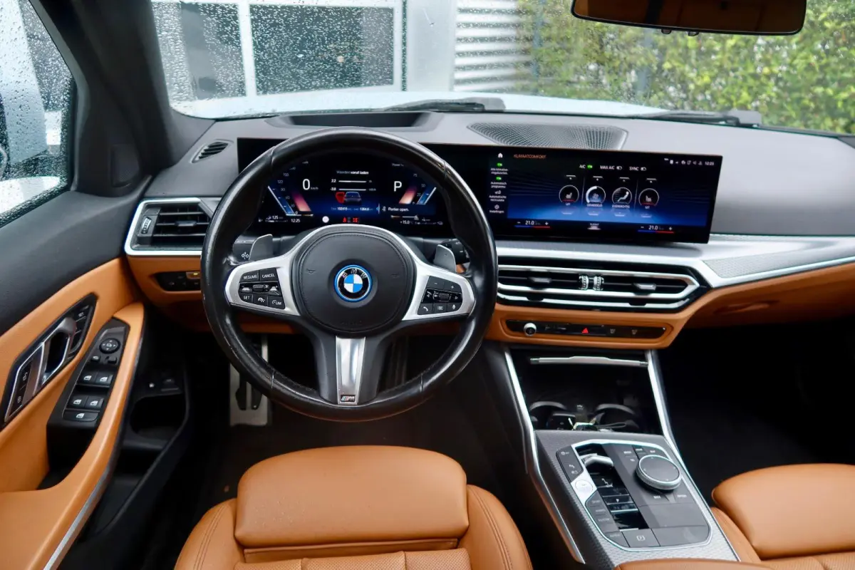330 e xDrive | M Sport | Trekhaak | Head Up | Adapt. C | 19 inch