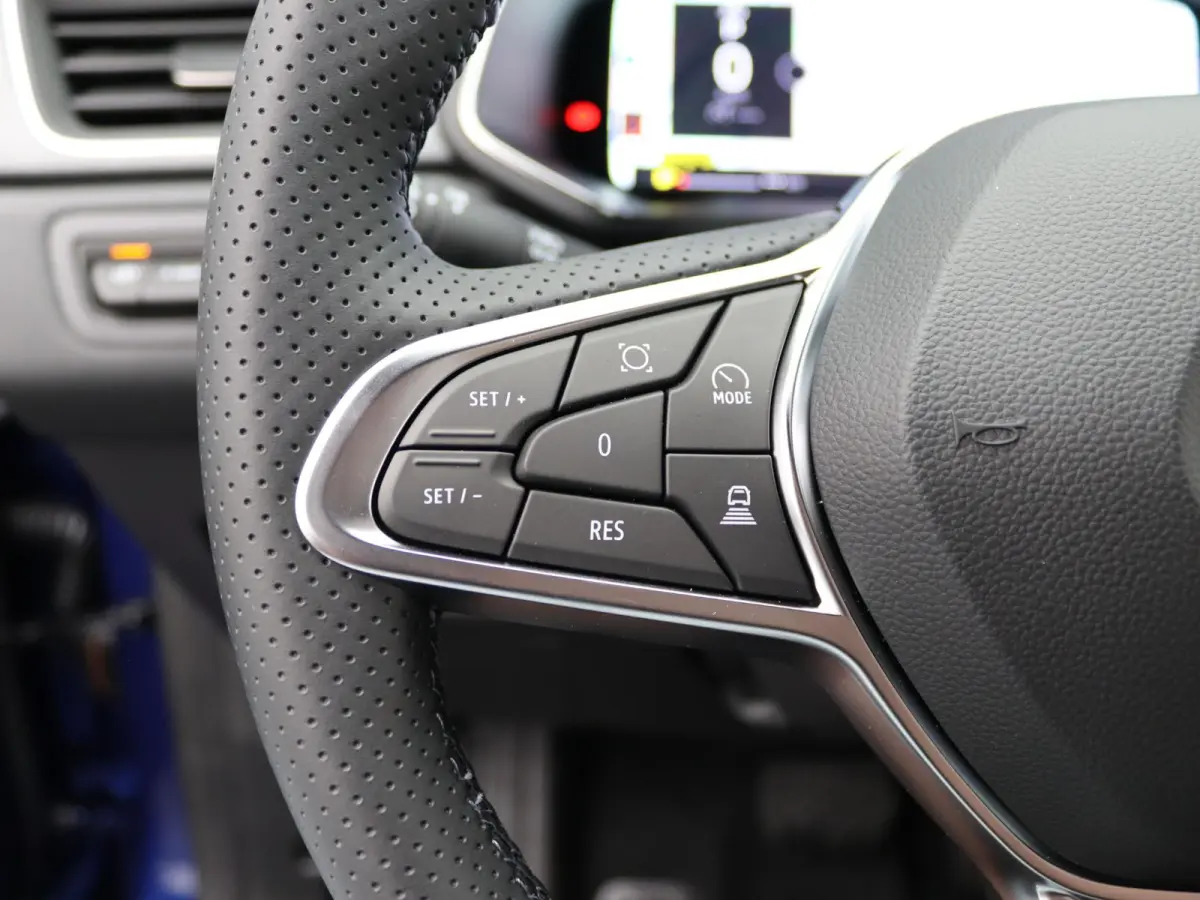techno full hybrid E-Tech 160 | pack advanced driving assist | pack winter |