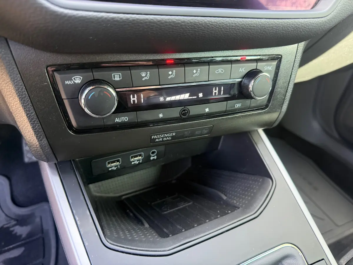 1.0 TSI FR LED I CARPLAY I CLIMA I 116PK I 6 BAK I CRUISE I PDC