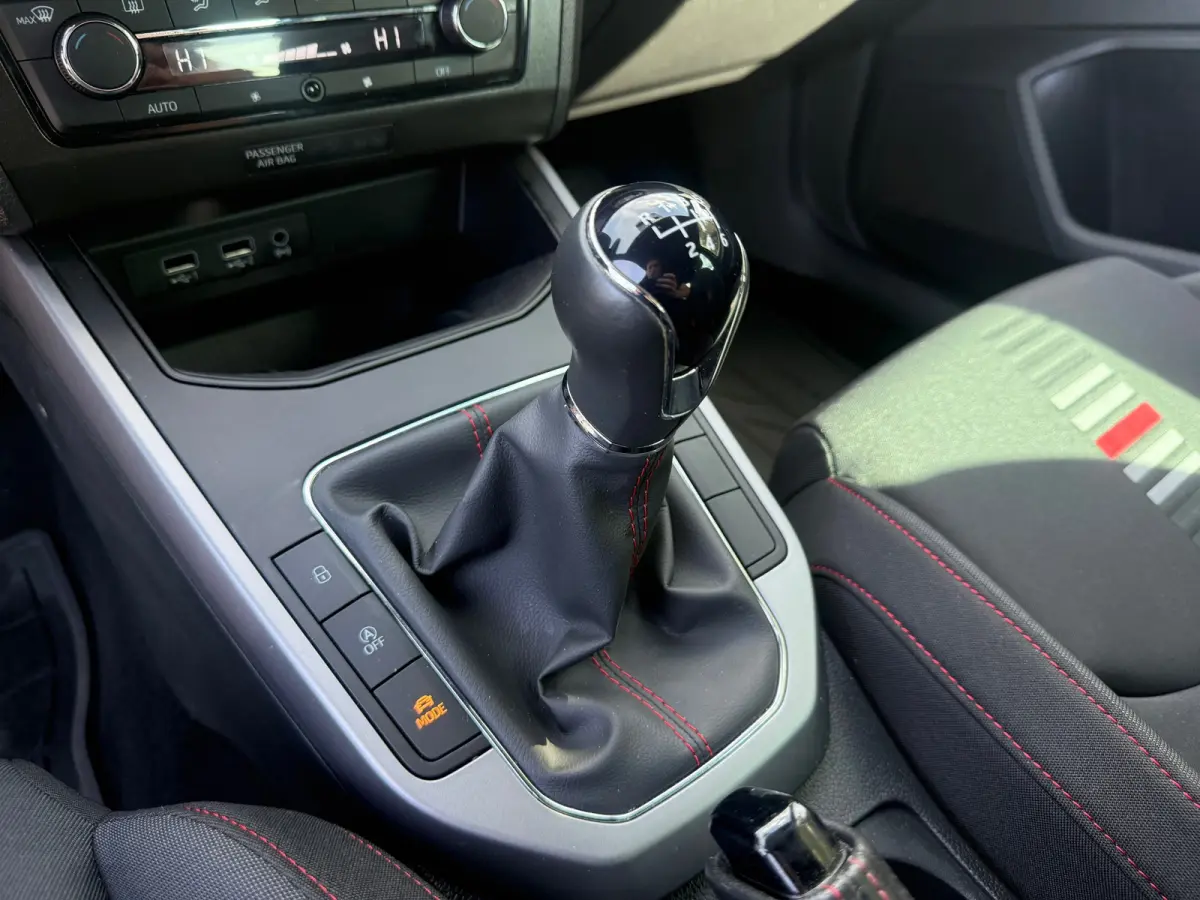 1.0 TSI FR LED I CARPLAY I CLIMA I 116PK I 6 BAK I CRUISE I PDC