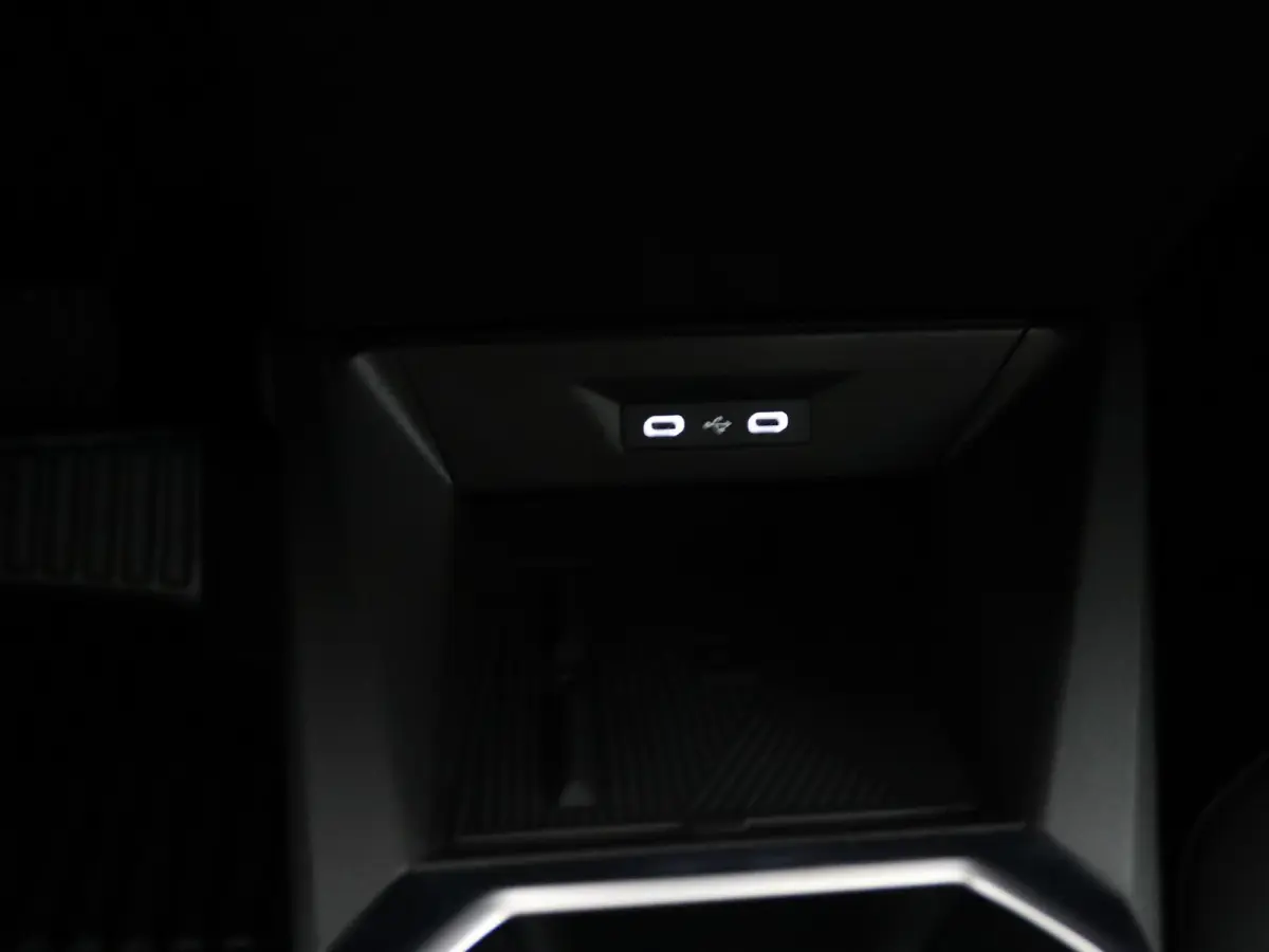 techno full hybrid E-Tech 160 pk | pack winter, safety & parking | all-season banden | verlenging connected services openR link met twee jaar |