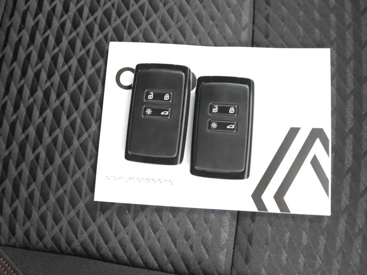 techno full hybrid E-Tech 160 pk | pack winter, safety & parking | all-season banden | verlenging connected services openR link met twee jaar |