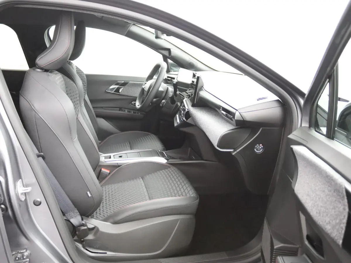 techno full hybrid E-Tech 160 pk | pack winter, safety & parking | all-season banden | verlenging connected services openR link met twee jaar |