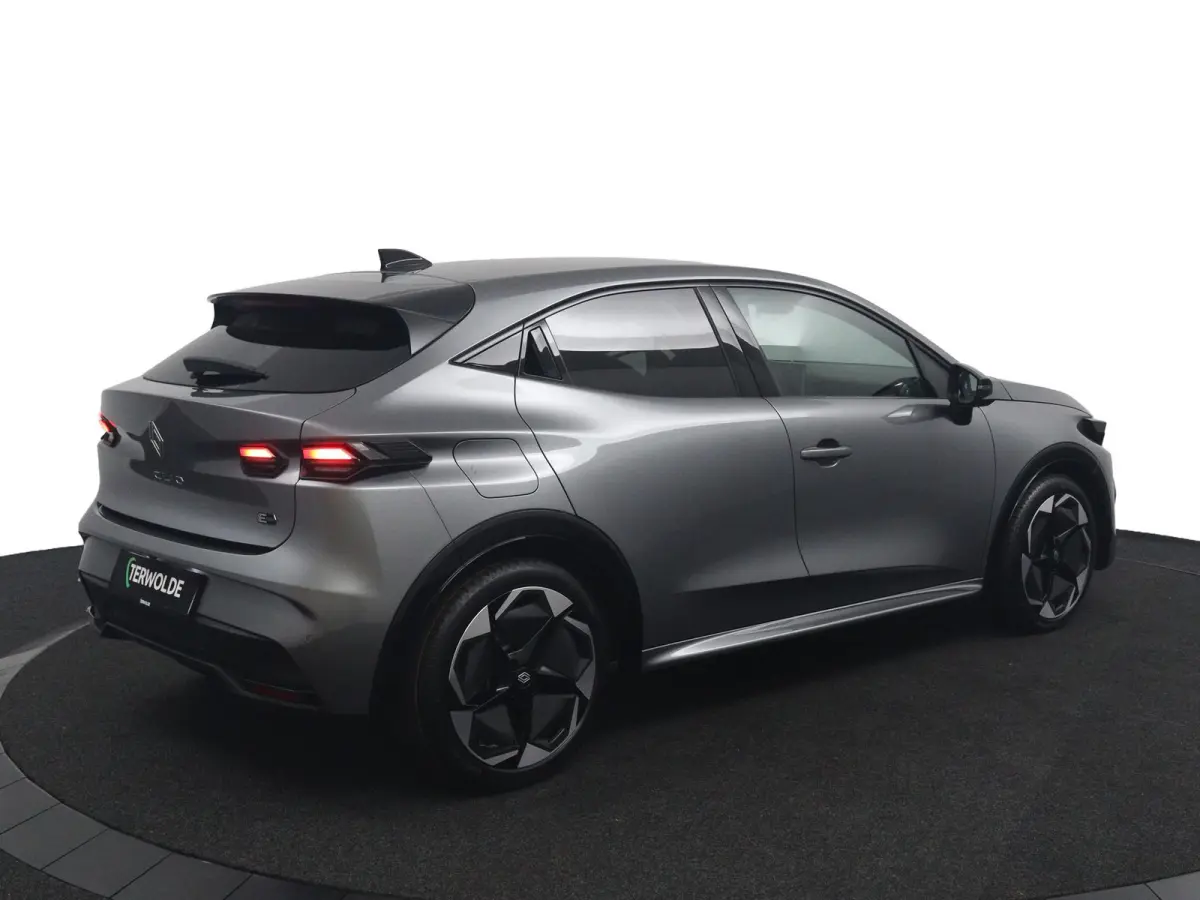 techno full hybrid E-Tech 160 pk | pack winter, safety & parking | all-season banden | verlenging connected services openR link met twee jaar |