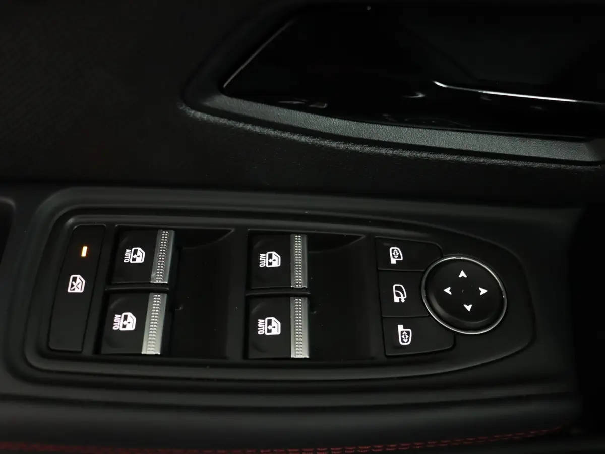 1.8 Hybrid 160 techno | pack winter, safety & parking | lichtmetalen wielen 18""rythmic" | verlenging connected services openR link met twee jaar |