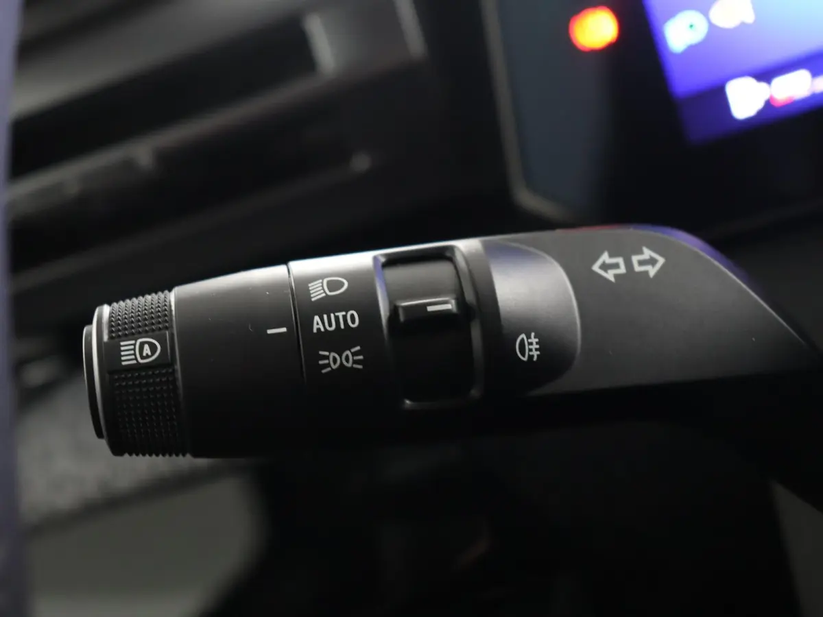 1.8 Hybrid 160 techno | pack winter, safety & parking | lichtmetalen wielen 18""rythmic" | verlenging connected services openR link met twee jaar |