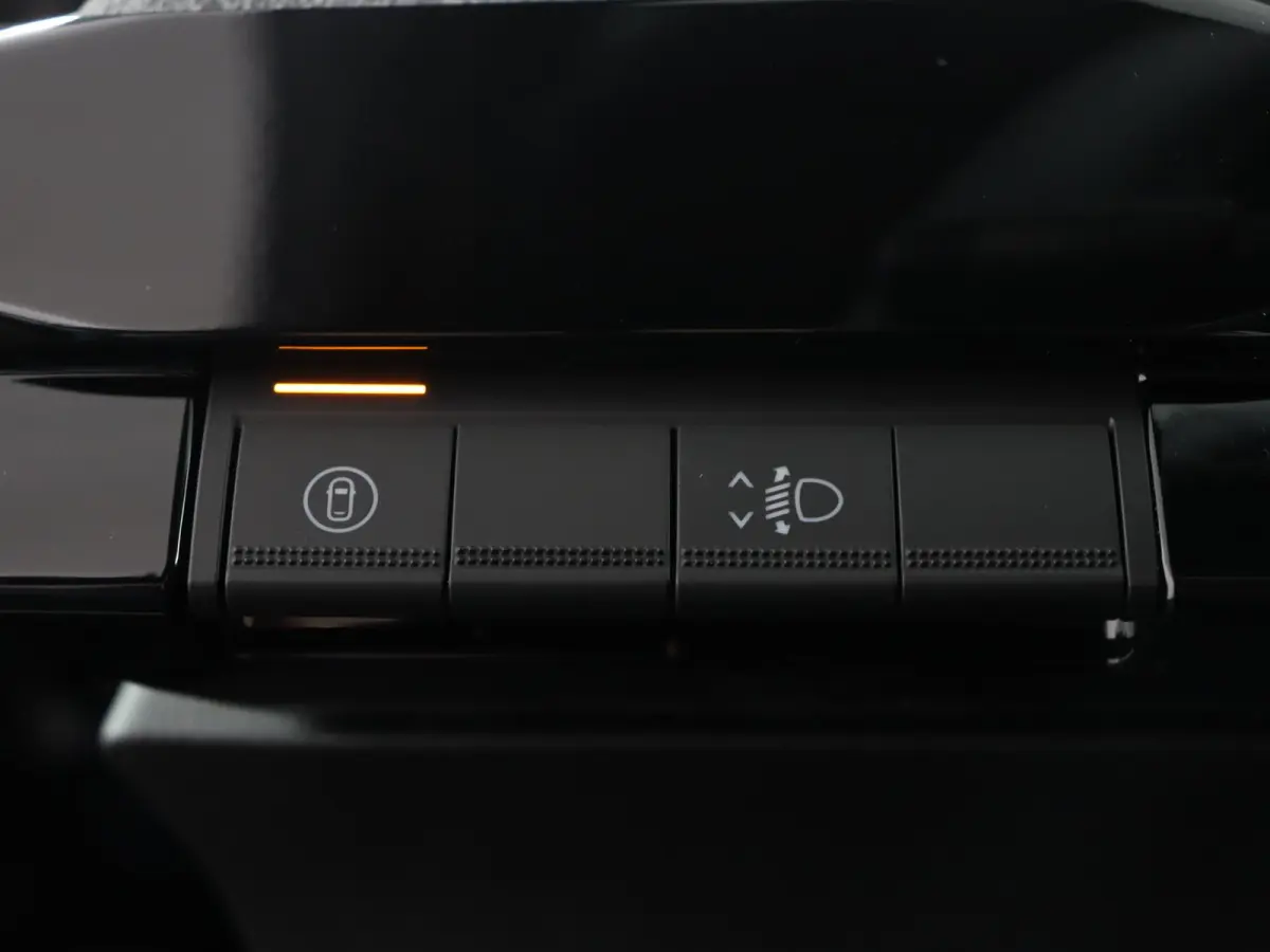 1.8 Hybrid 160 techno | pack winter, safety & parking | lichtmetalen wielen 18""rythmic" | verlenging connected services openR link met twee jaar |