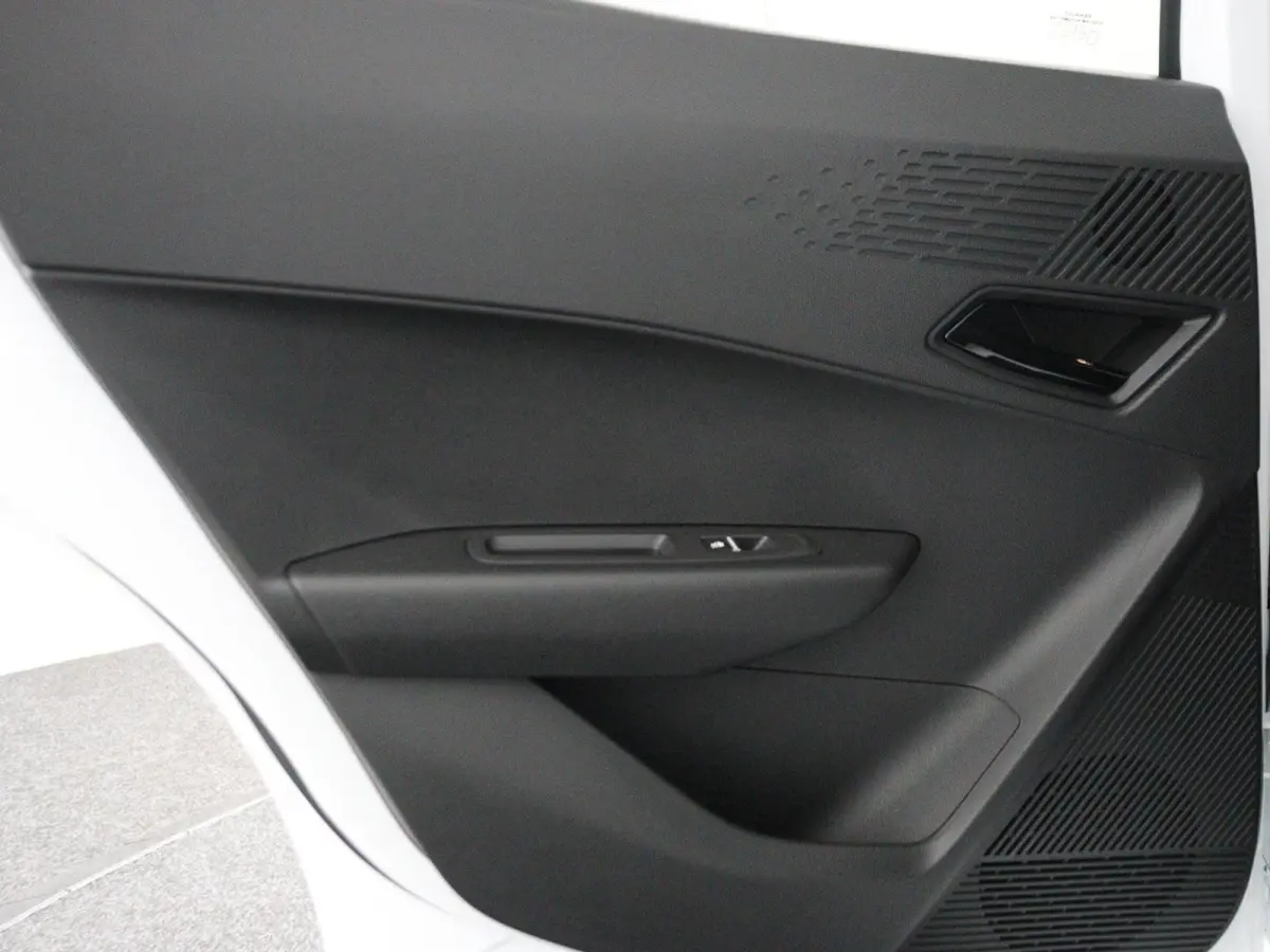 techno full hybrid E-Tech 160 pk | pack winter, safety & parking | all-season banden | verlenging connected services openR link met vijf jaar |