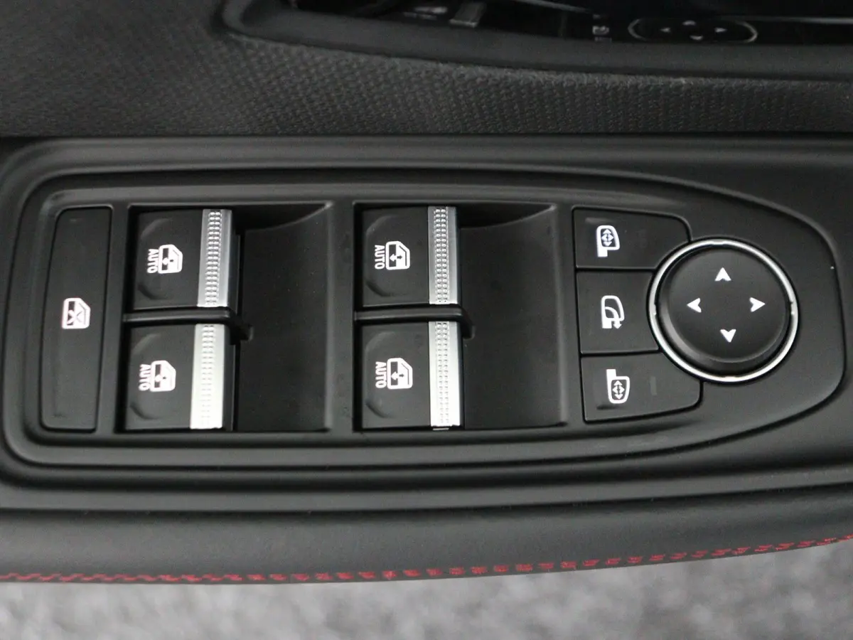 techno full hybrid E-Tech 160 pk | pack winter, safety & parking | all-season banden | verlenging connected services openR link met vijf jaar |