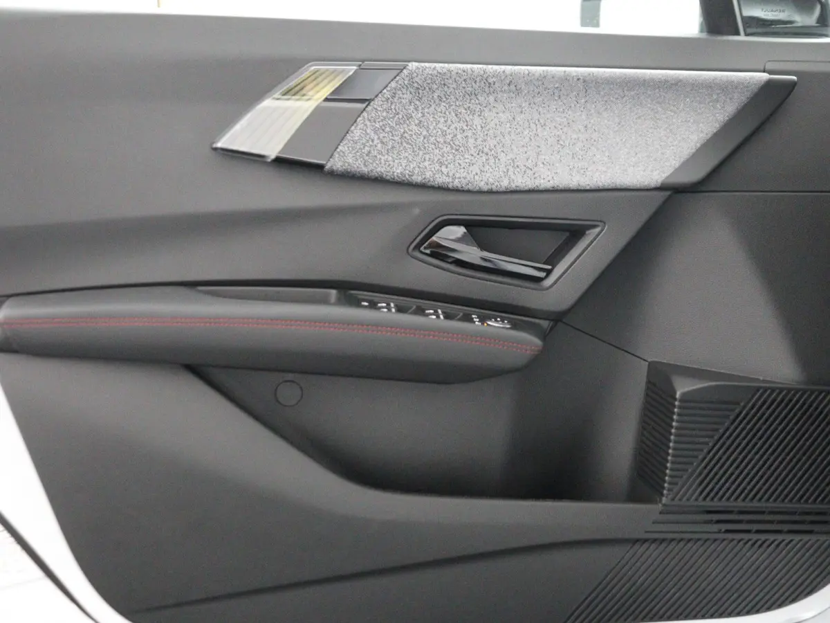 techno full hybrid E-Tech 160 pk | pack winter, safety & parking | all-season banden | verlenging connected services openR link met vijf jaar |