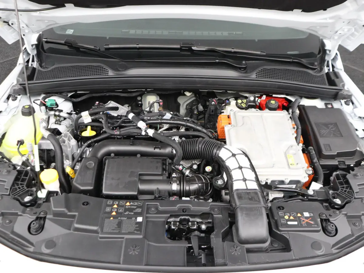 techno full hybrid E-Tech 160 pk | pack winter, safety & parking | all-season banden | verlenging connected services openR link met vijf jaar |