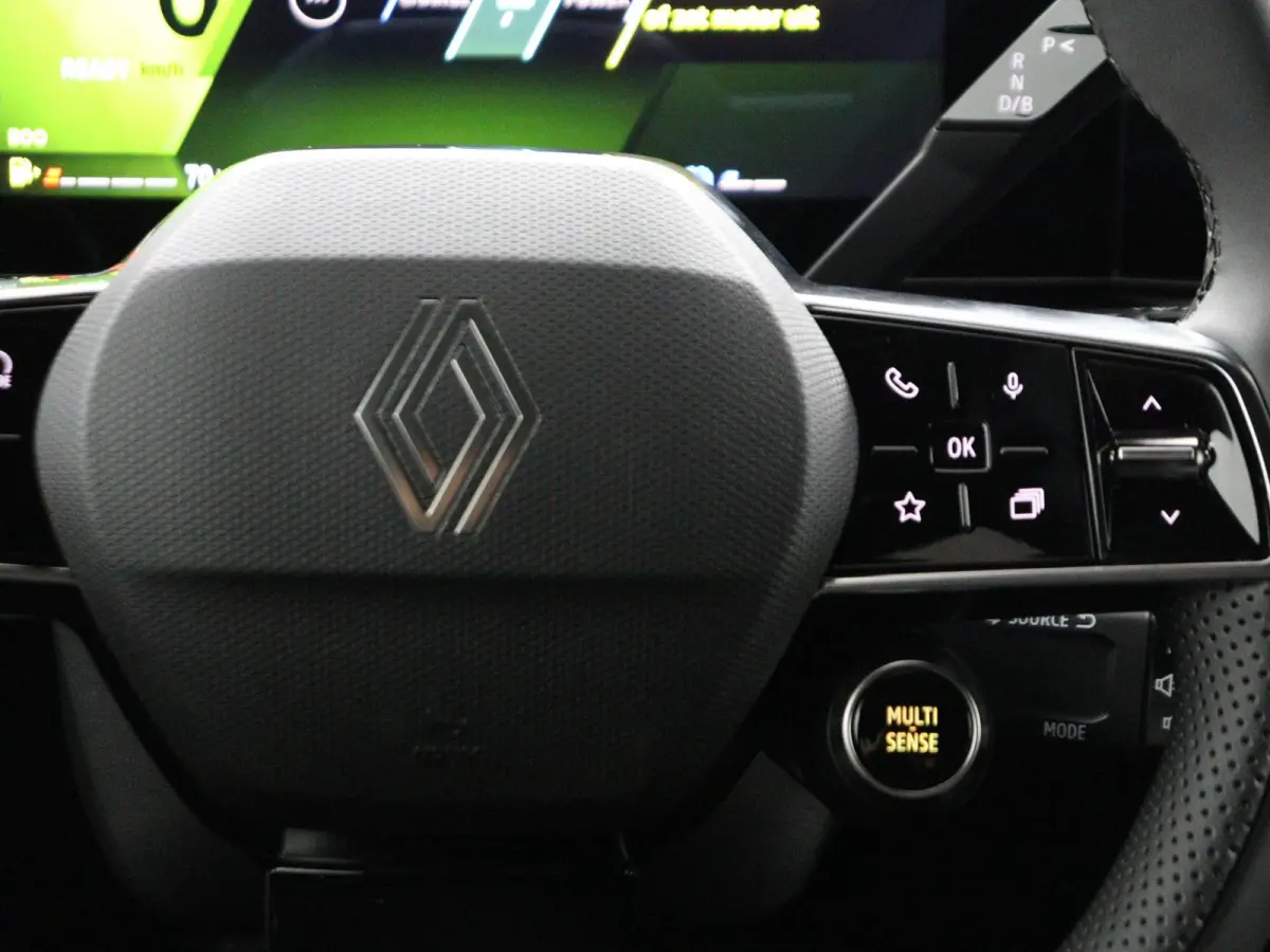 techno full hybrid E-Tech 160 pk | pack winter, safety & parking | all-season banden | verlenging connected services openR link met vijf jaar |