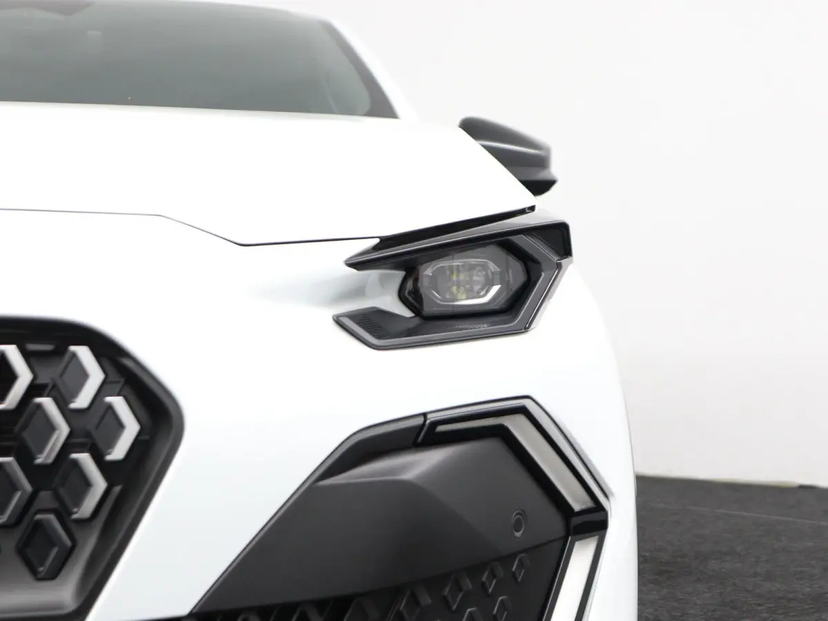 techno full hybrid E-Tech 160 pk | pack winter, safety & parking | all-season banden | verlenging connected services openR link met vijf jaar |