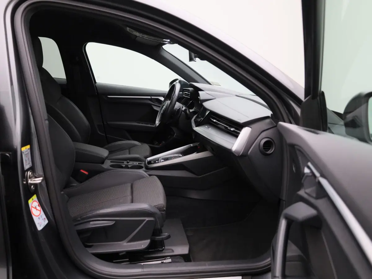 30 TFSI S edition | BANG & OLUFSEN | APPLE CARPLAY - ANDROID AUTO | CLIMATE CONTROL | ADAPTIVE CRUISE CONTROL | VIRTUAL COCKPIT | PRIVACY GLASS |