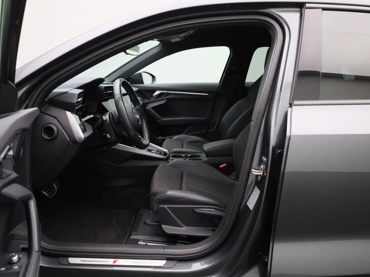 30 TFSI S edition | BANG & OLUFSEN | APPLE CARPLAY - ANDROID AUTO | CLIMATE CONTROL | ADAPTIVE CRUISE CONTROL | VIRTUAL COCKPIT | PRIVACY GLASS |