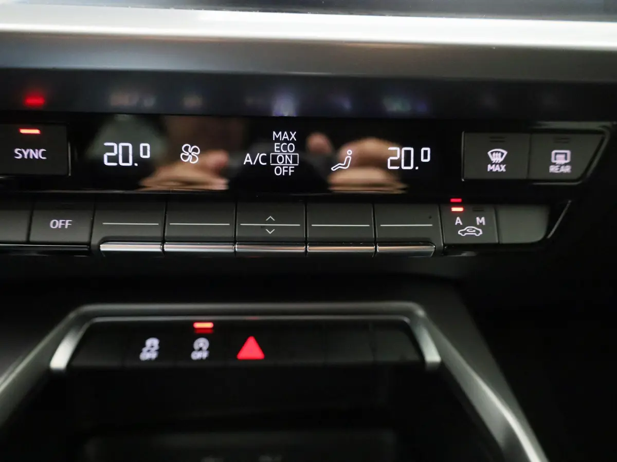 30 TFSI S edition | BANG & OLUFSEN | APPLE CARPLAY - ANDROID AUTO | CLIMATE CONTROL | ADAPTIVE CRUISE CONTROL | VIRTUAL COCKPIT | PRIVACY GLASS |