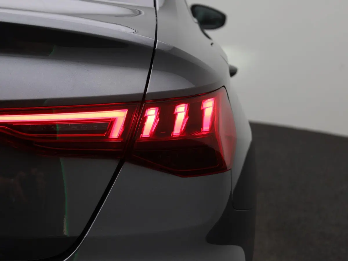 30 TFSI S edition | BANG & OLUFSEN | APPLE CARPLAY - ANDROID AUTO | CLIMATE CONTROL | ADAPTIVE CRUISE CONTROL | VIRTUAL COCKPIT | PRIVACY GLASS |