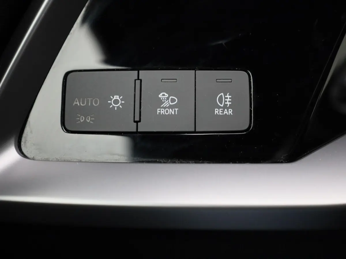 30 TFSI S edition | BANG & OLUFSEN | APPLE CARPLAY - ANDROID AUTO | CLIMATE CONTROL | ADAPTIVE CRUISE CONTROL | VIRTUAL COCKPIT | PRIVACY GLASS |