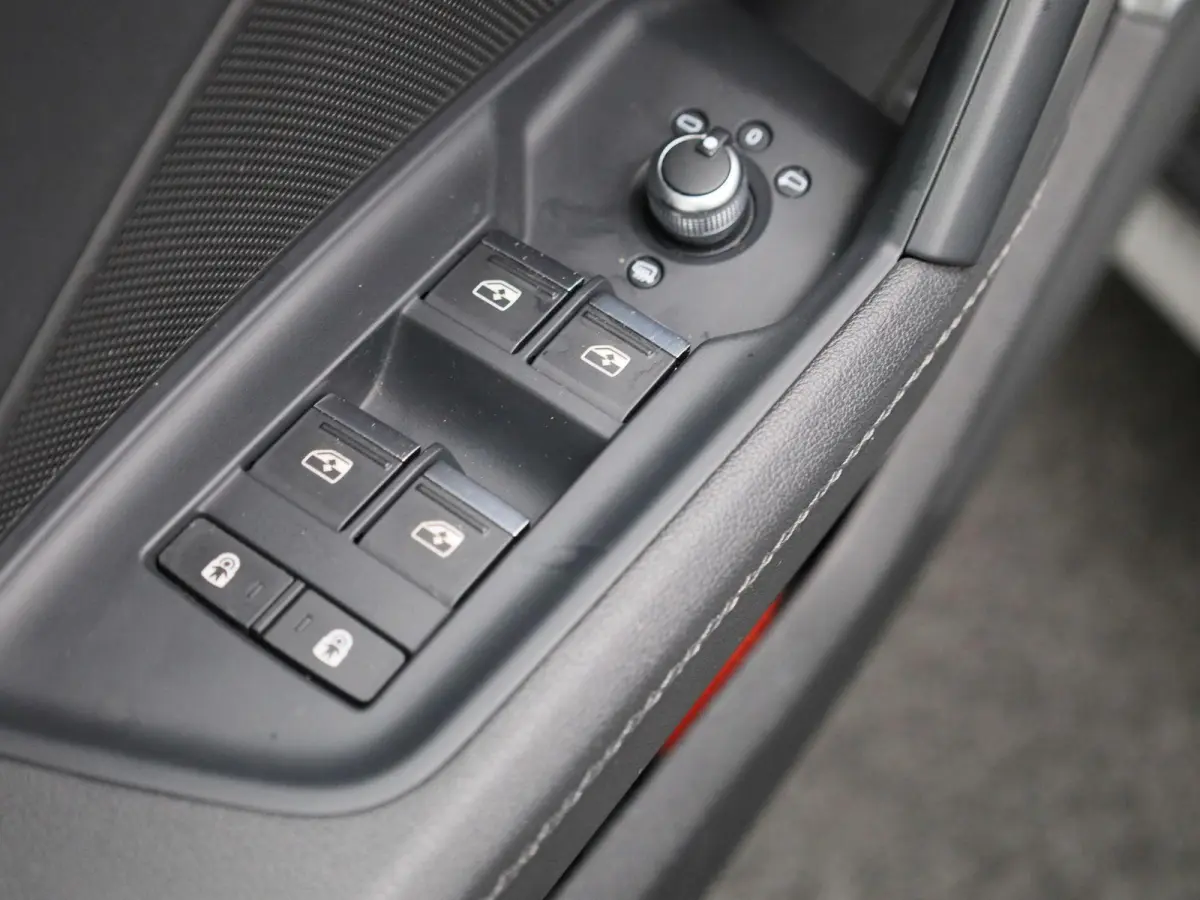 30 TFSI S edition | BANG & OLUFSEN | APPLE CARPLAY - ANDROID AUTO | CLIMATE CONTROL | ADAPTIVE CRUISE CONTROL | VIRTUAL COCKPIT | PRIVACY GLASS |