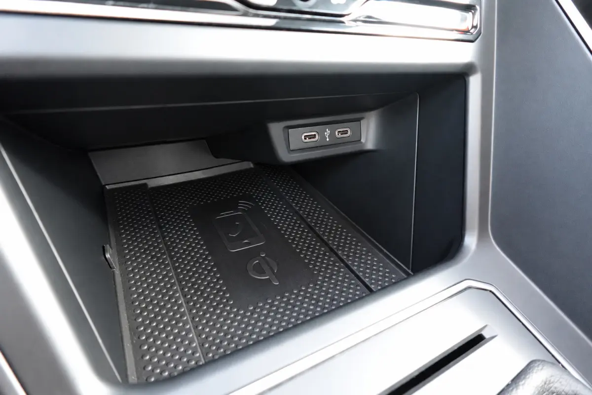 1.5 TSI R-Line KEYLESS IQ.LIGHT PANO VOL