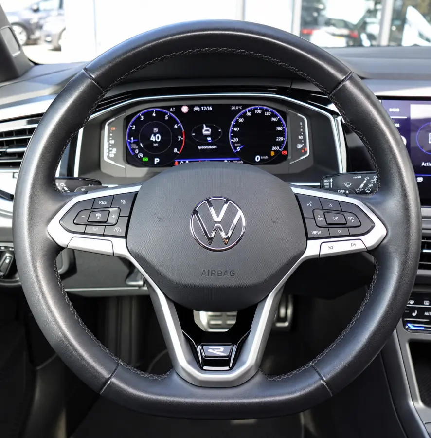 1.5 TSI R-Line KEYLESS IQ.LIGHT PANO VOL