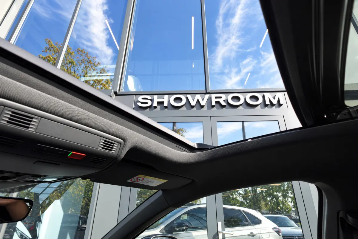 1.5 TSI R-Line KEYLESS IQ.LIGHT PANO VOL