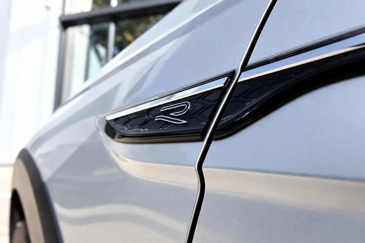 1.5 TSI R-Line KEYLESS IQ.LIGHT PANO VOL