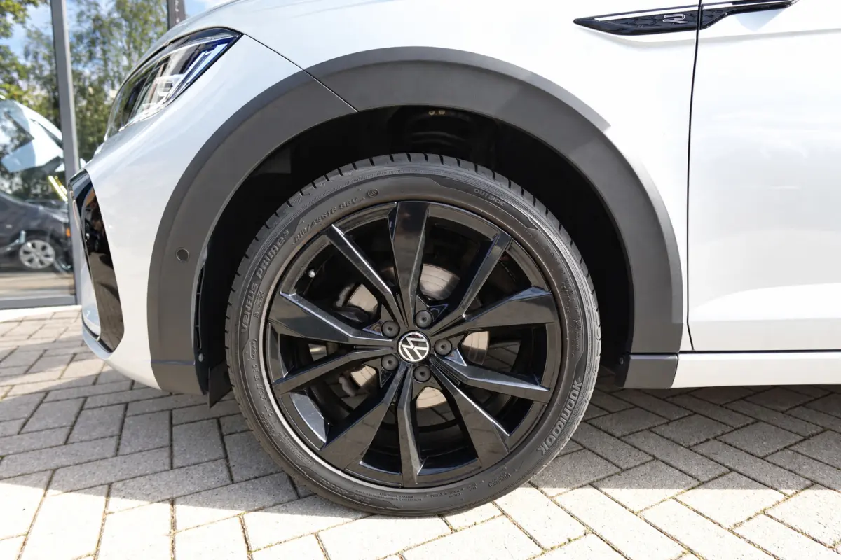 1.5 TSI R-Line KEYLESS IQ.LIGHT PANO VOL