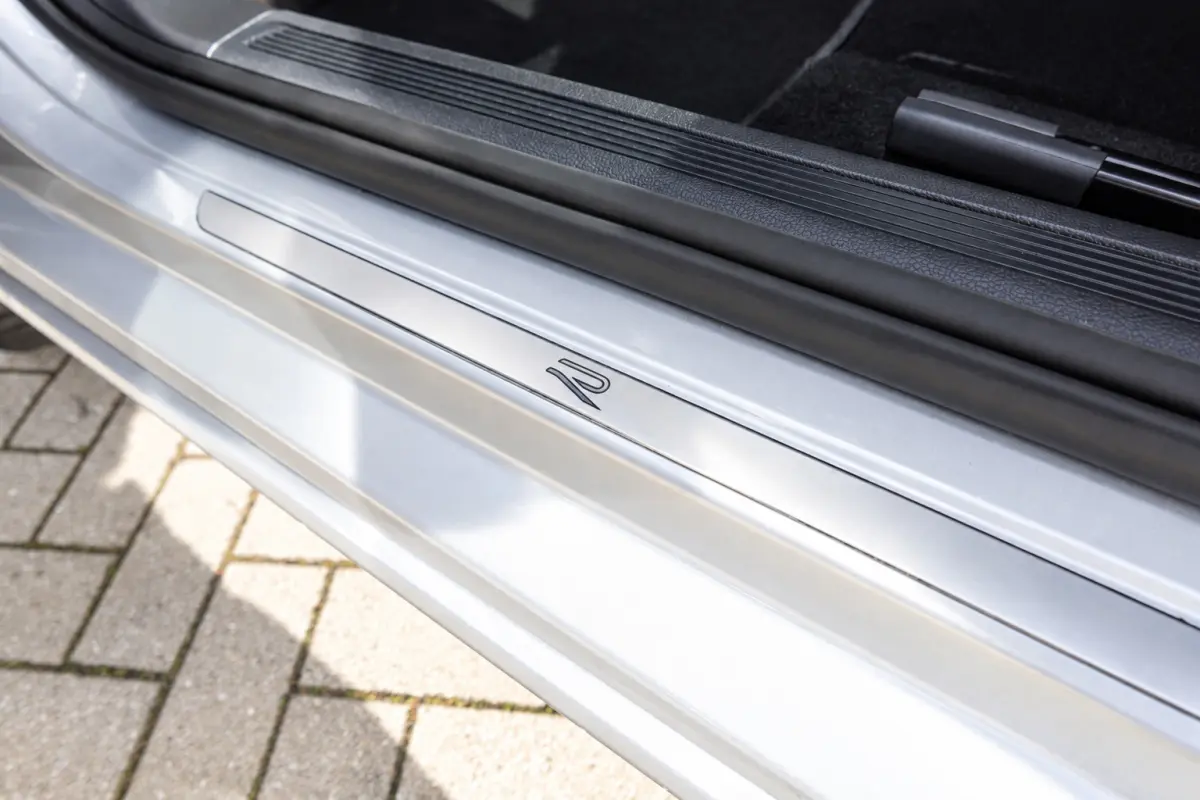 1.5 TSI R-Line KEYLESS IQ.LIGHT PANO VOL