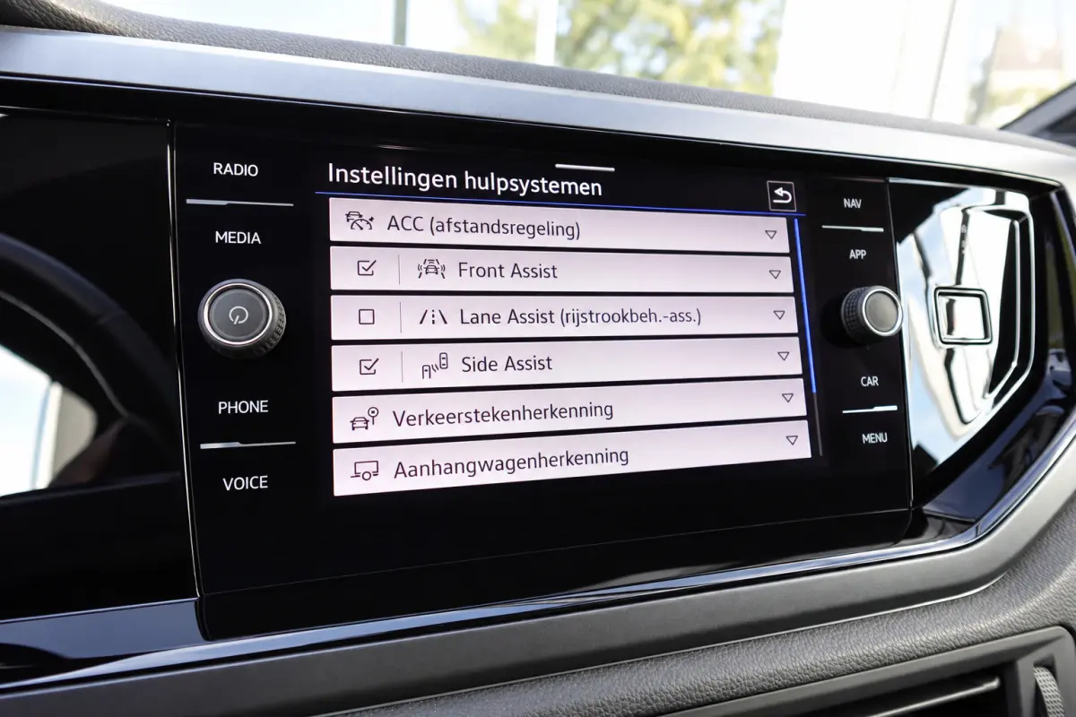 1.5 TSI R-Line KEYLESS IQ.LIGHT PANO VOL