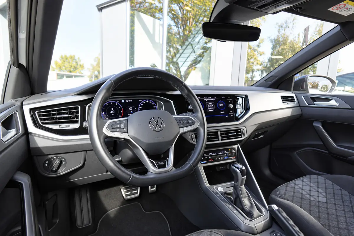 1.5 TSI R-Line KEYLESS IQ.LIGHT PANO VOL
