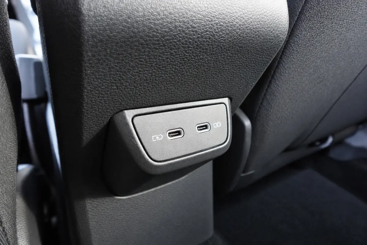 1.5 TSI R-Line KEYLESS IQ.LIGHT PANO VOL