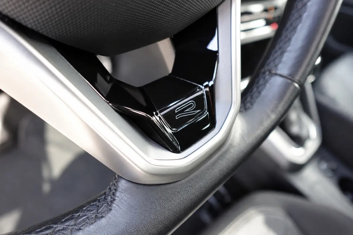 1.5 TSI R-Line KEYLESS IQ.LIGHT PANO VOL