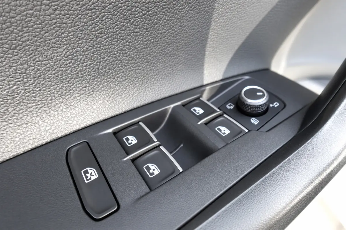1.5 TSI R-Line KEYLESS IQ.LIGHT PANO VOL