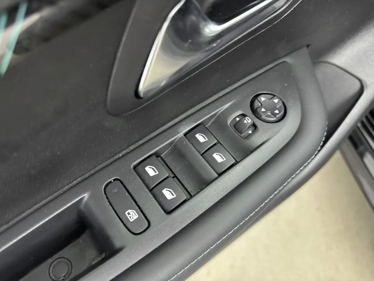 100pk Allure Pack | Camera | Carplay | Lane Assist | Navigatie