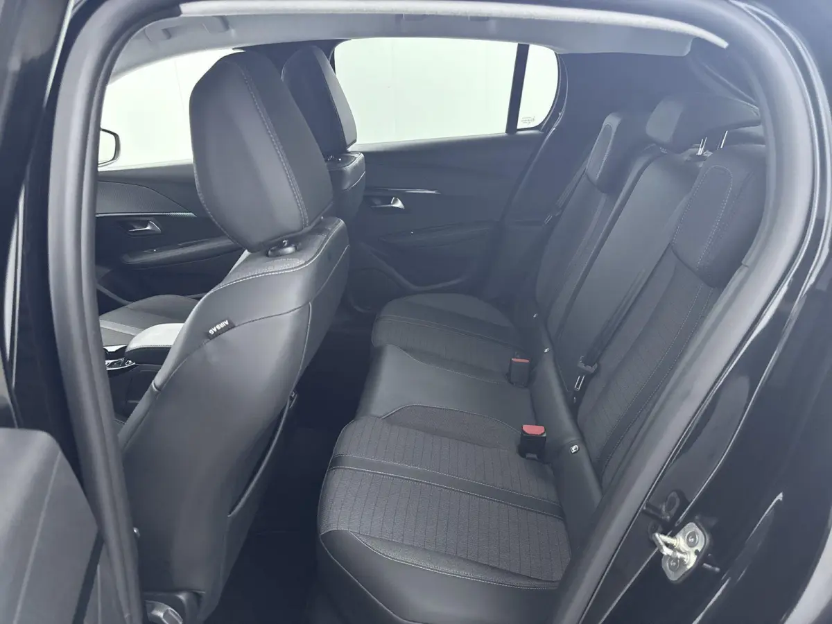 100pk Allure Pack | Camera | Carplay | Lane Assist | Navigatie