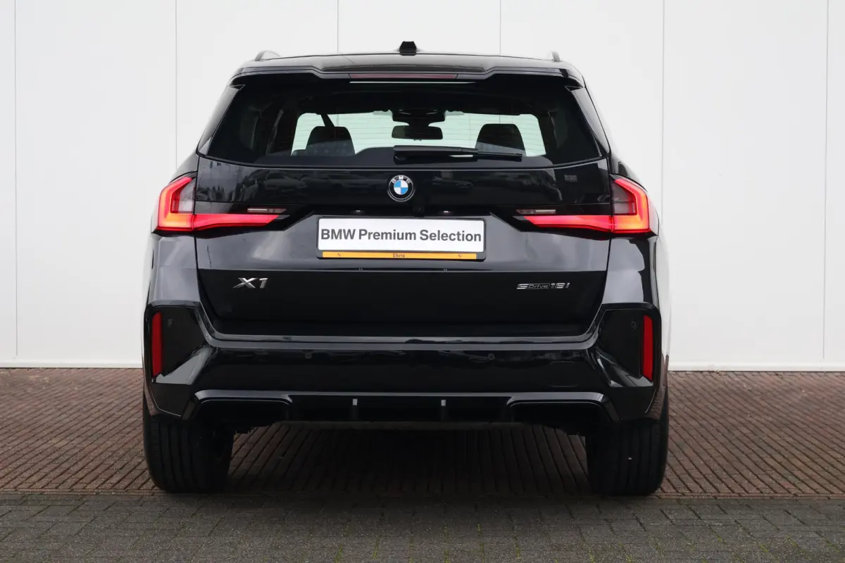sDrive18i | M-Sport Pakket | Stoelverwarming | Comforttoegang | Achteruitrijcamera | Verwarmde Voorstoelen | Adaptieve Led | Adaptief Onderstel |
