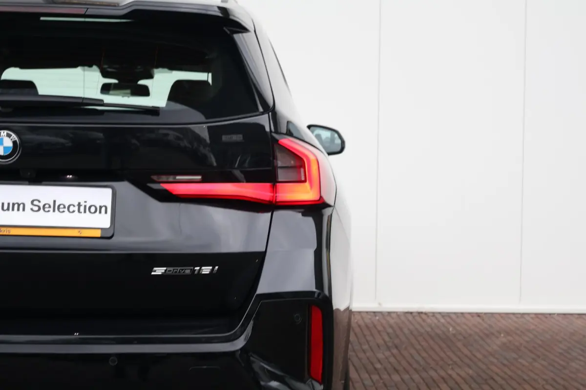 sDrive18i | M-Sport Pakket | Stoelverwarming | Comforttoegang | Achteruitrijcamera | Verwarmde Voorstoelen | Adaptieve Led | Adaptief Onderstel |