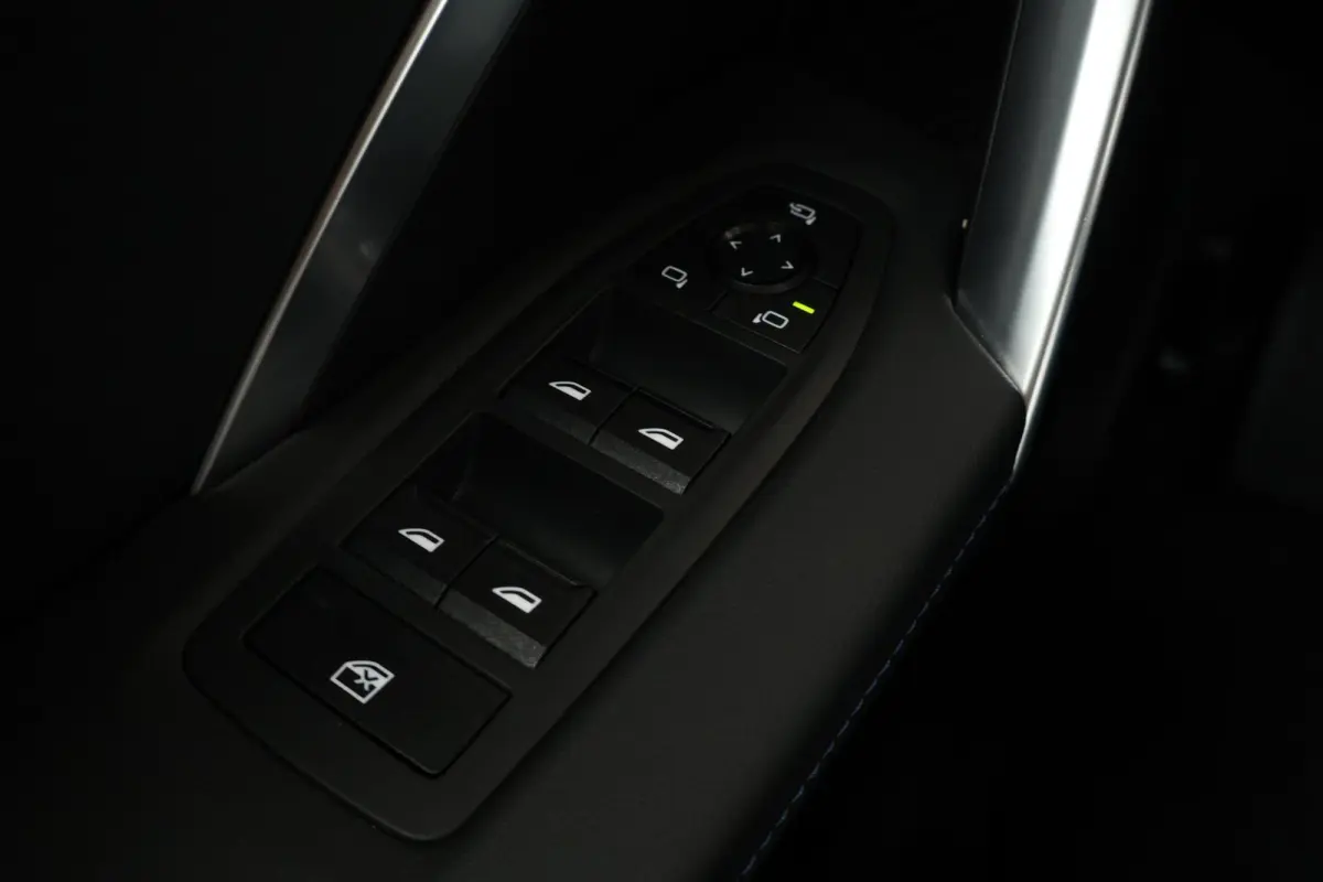 sDrive18i | M-Sport Pakket | Stoelverwarming | Comforttoegang | Achteruitrijcamera | Verwarmde Voorstoelen | Adaptieve Led | Adaptief Onderstel |
