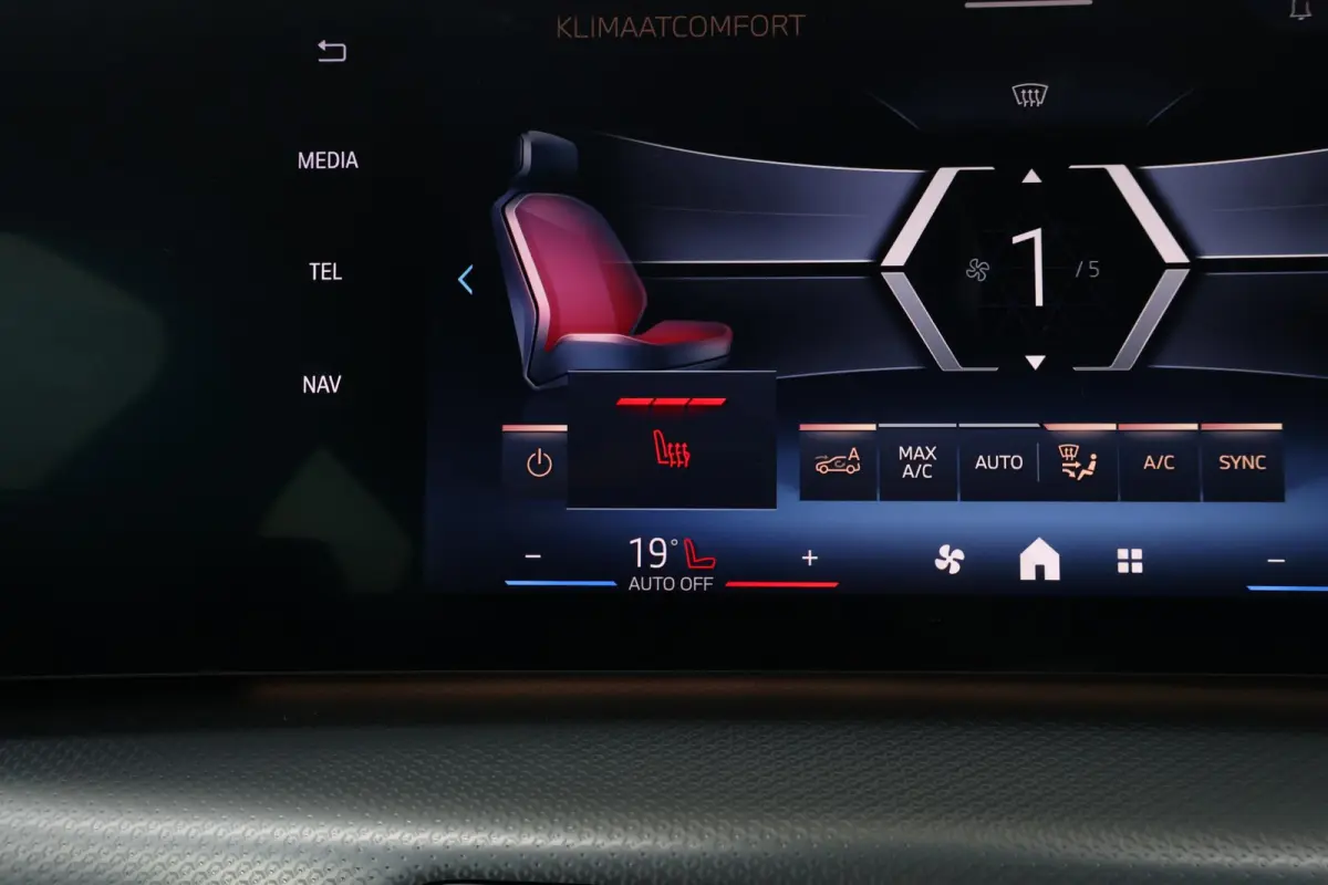 sDrive18i | M-Sport Pakket | Stoelverwarming | Comforttoegang | Achteruitrijcamera | Verwarmde Voorstoelen | Adaptieve Led | Adaptief Onderstel |