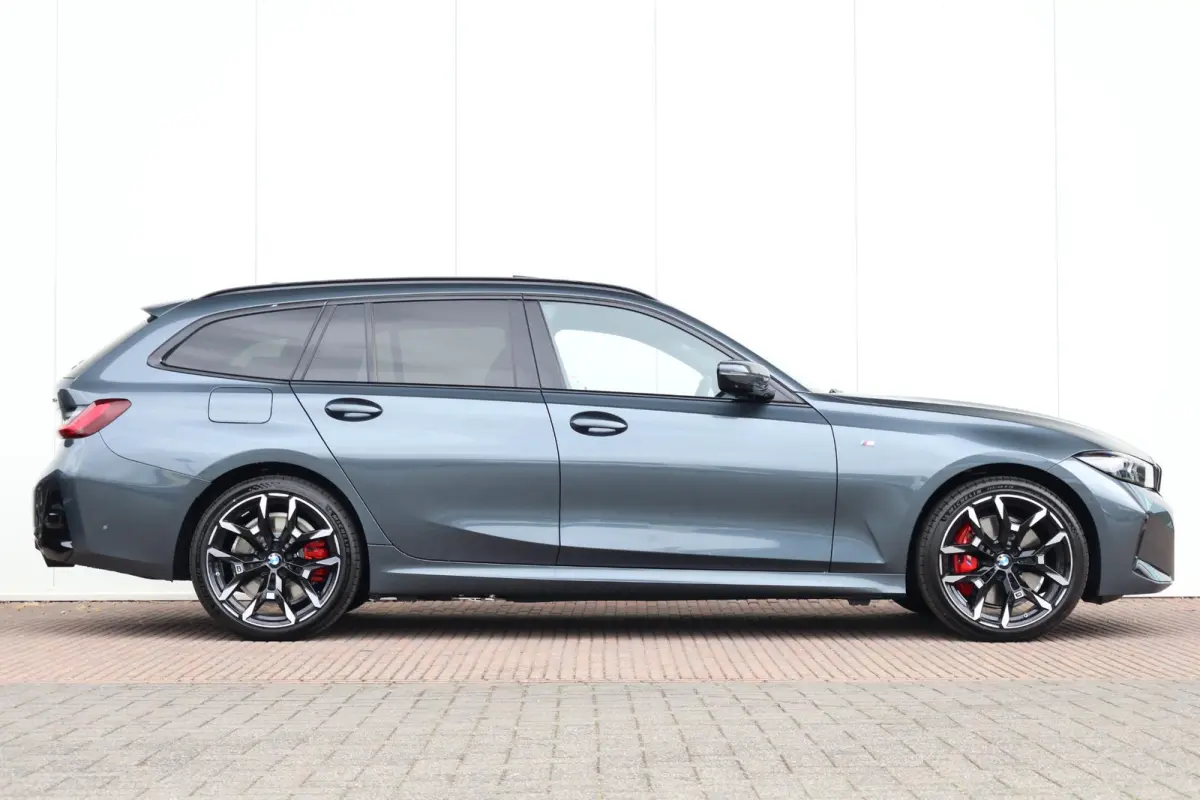 330e | Sport Pakket pro | Panorama Dak | Trekhaak | Driving Assistant Professional | Parking Assistant Plus | Invidual Thunder metallic | Hifi |