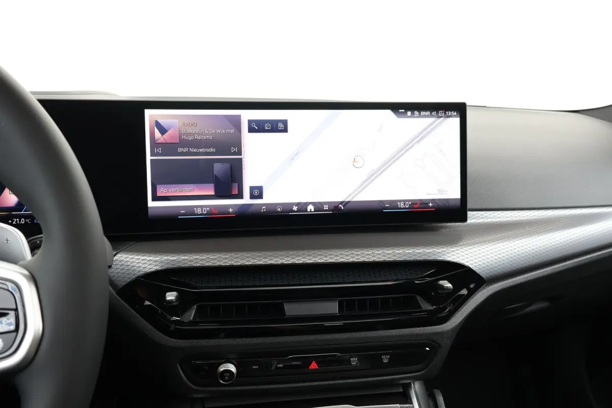 330e | Sport Pakket pro | Panorama Dak | Trekhaak | Driving Assistant Professional | Parking Assistant Plus | Invidual Thunder metallic | Hifi |