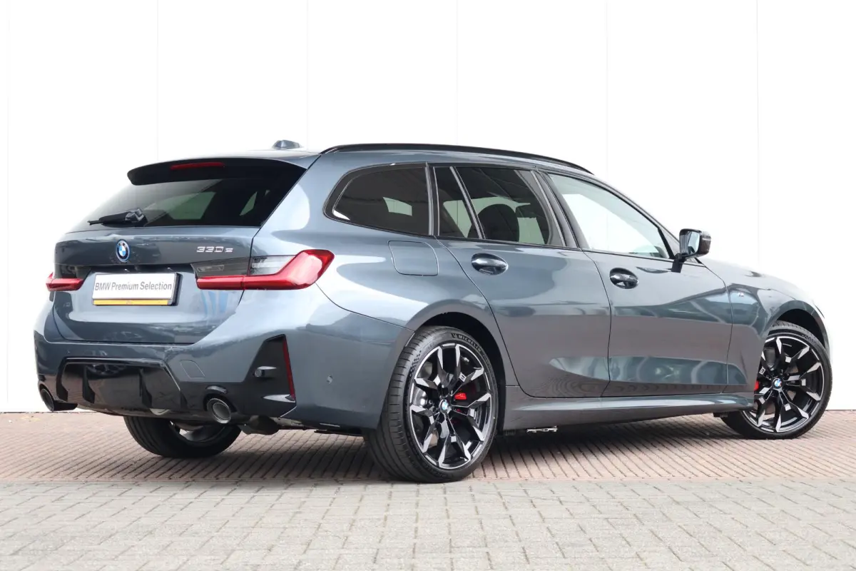 330e | Sport Pakket pro | Panorama Dak | Trekhaak | Driving Assistant Professional | Parking Assistant Plus | Invidual Thunder metallic | Hifi |