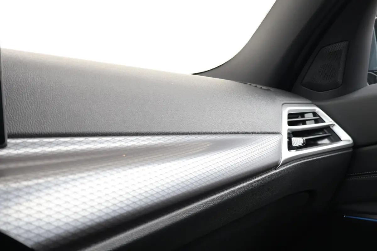 330e | Sport Pakket pro | Panorama Dak | Trekhaak | Driving Assistant Professional | Parking Assistant Plus | Invidual Thunder metallic | Hifi |