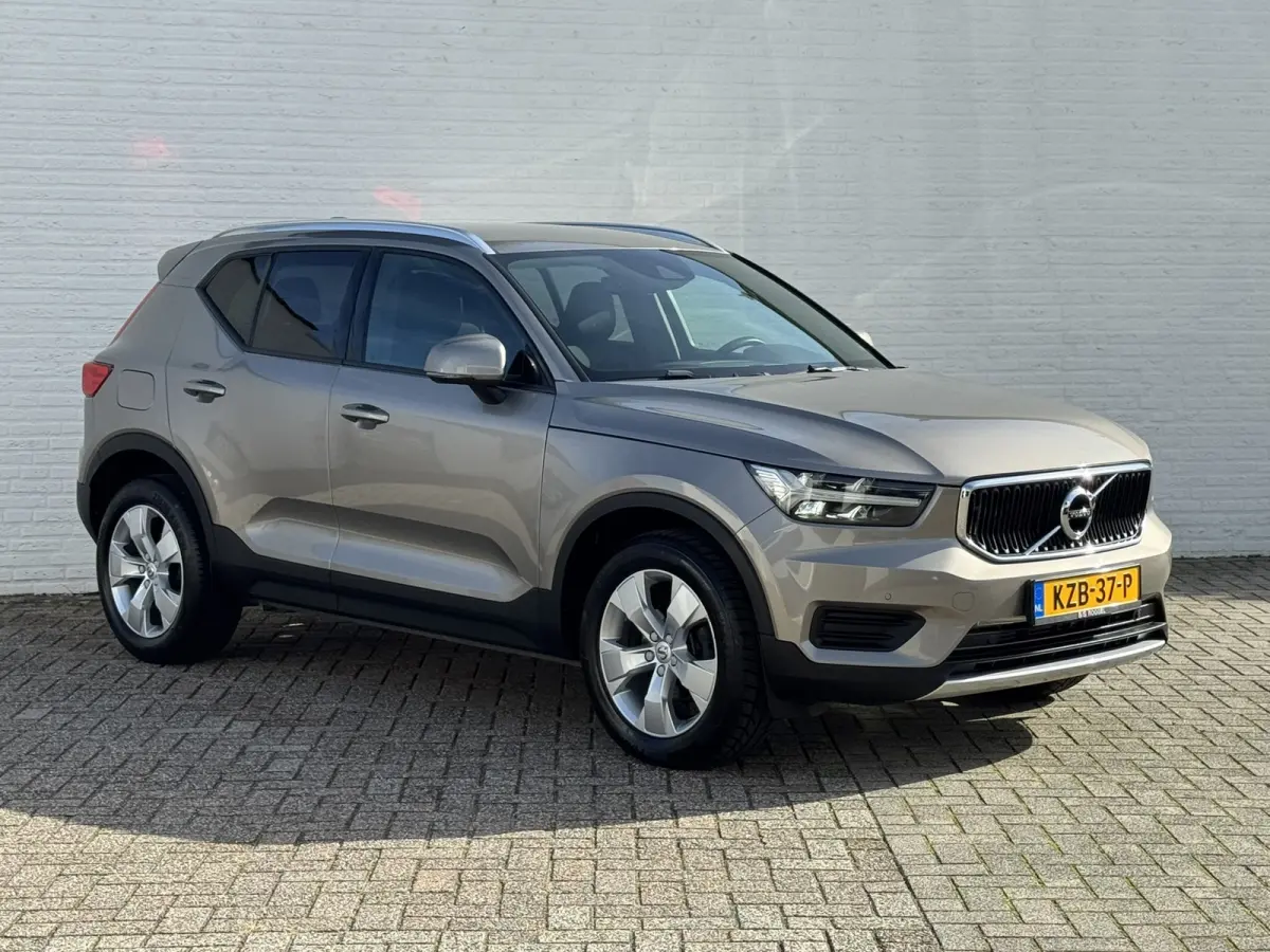 1.5 T3 Momentum Automaat Navi Camera Clima Carplay Adapt.cruiseTrekhaak ALl-Seasonbanden