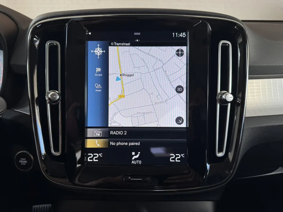 1.5 T3 Momentum Automaat Navi Camera Clima Carplay Adapt.cruiseTrekhaak ALl-Seasonbanden